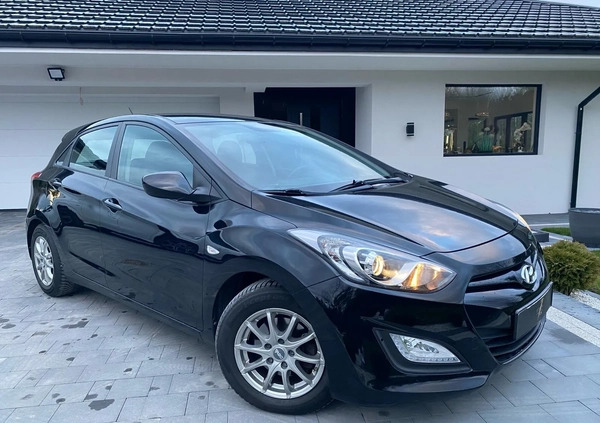 Hyundai I30 cena 33900 przebieg: 150000, rok produkcji 2013 z Radzymin małe 172
